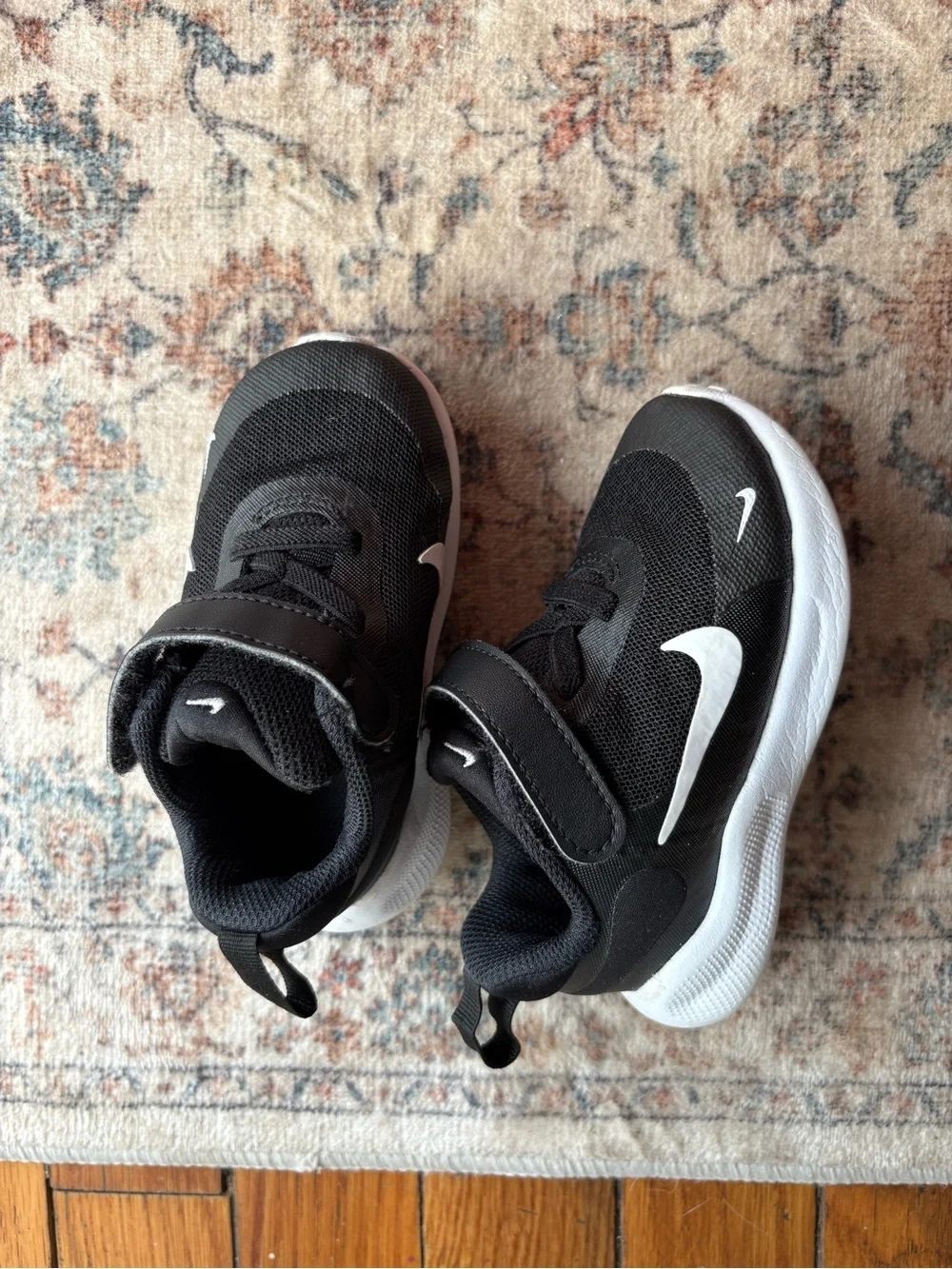 Kids 6C Black & White Nike Velcro Sneakers